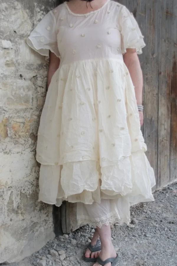 Kleider*Ewa i Walla Kleid 55800 EKANTA in creme mit PomPoms - Organza & Hardvoile aus reiner Baumwolle