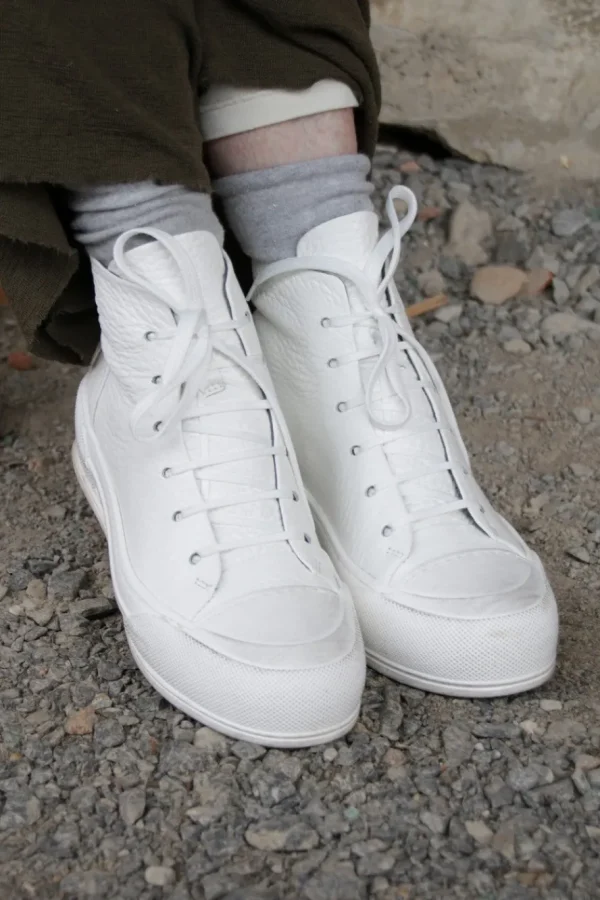 Boots*LOFINA Sneakers 3560 in bianco ottico im Used Look - geprägtes Leder