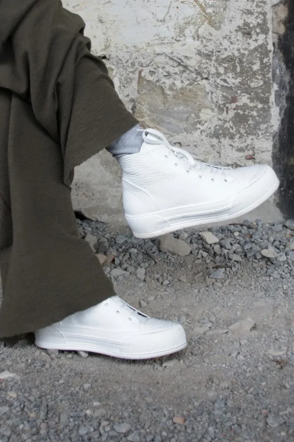 Boots*LOFINA Sneakers 3560 in bianco ottico im Used Look - geprägtes Leder